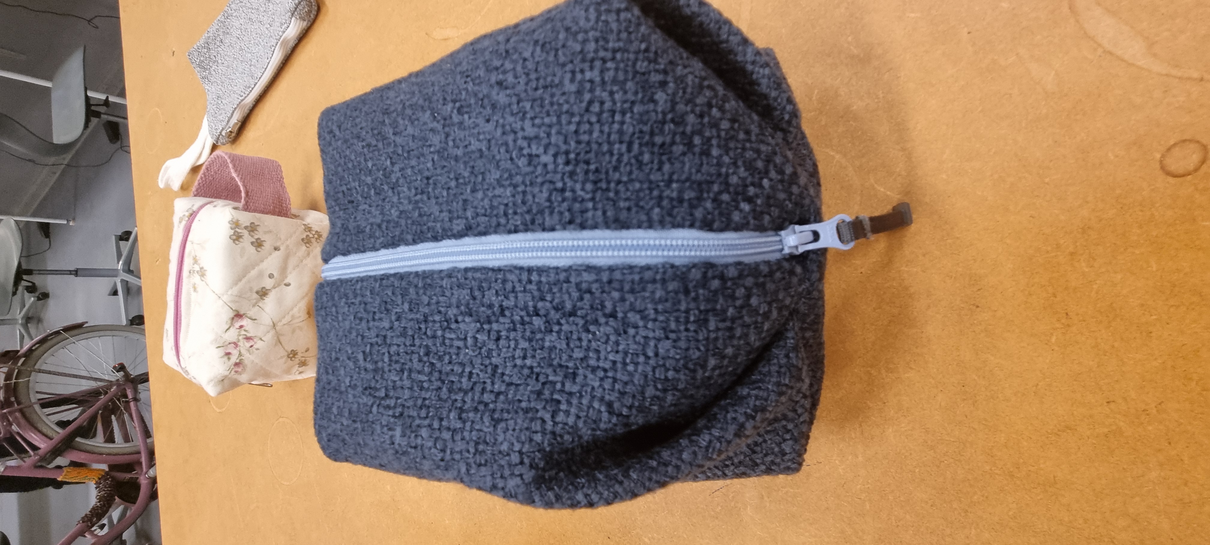 Taske med lynlås syet i Systuen i Tønder Kulturskole.